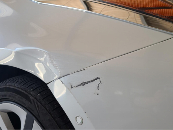 フェンダーの凹み