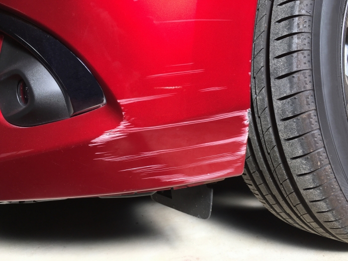 バンパーの擦り傷